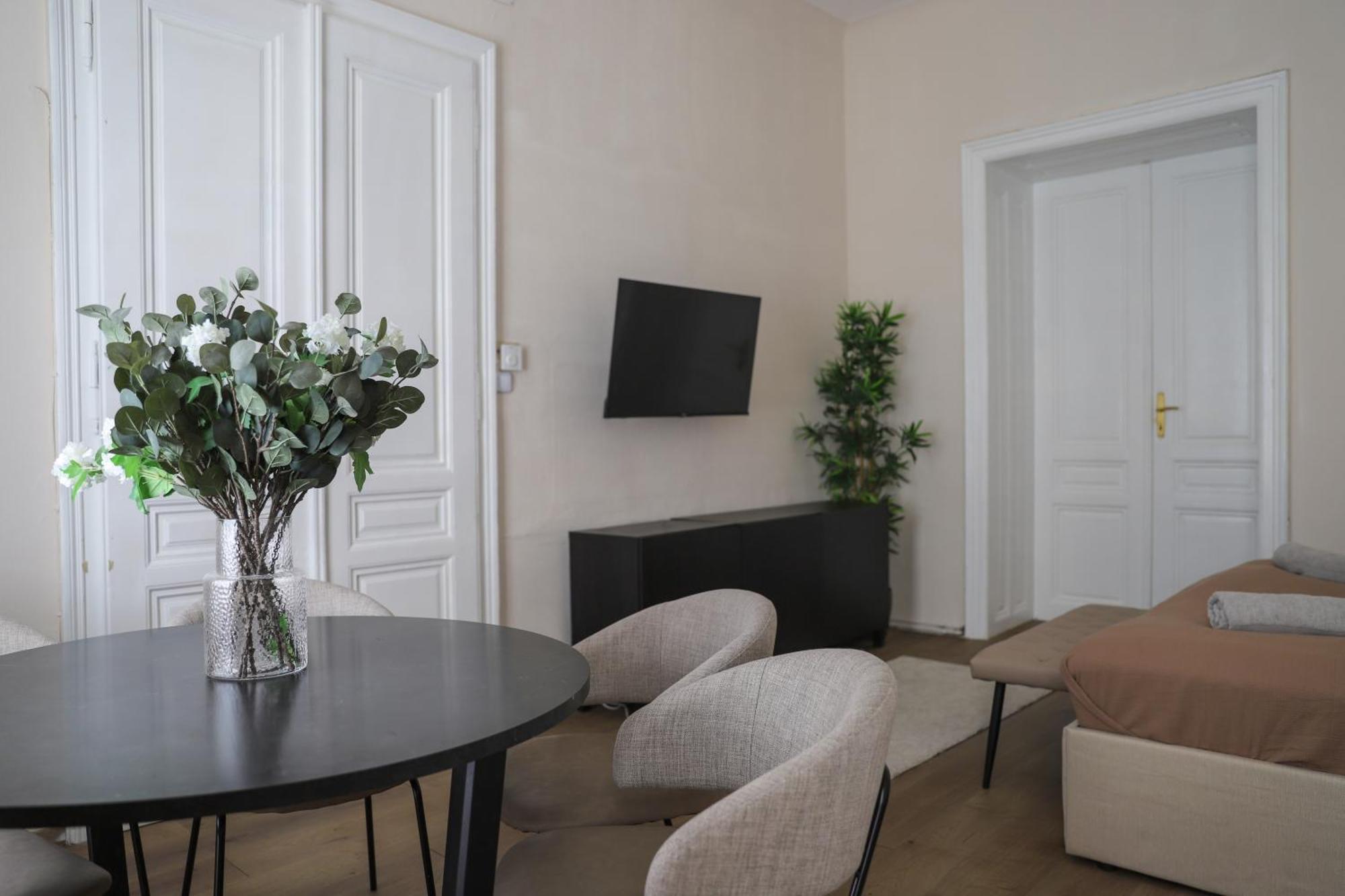 Spacious Apartment, 3 Min To U6 Metro Wien Eksteriør billede